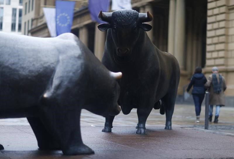 Londres reste stable, paris et francfort finissent dans le rouge