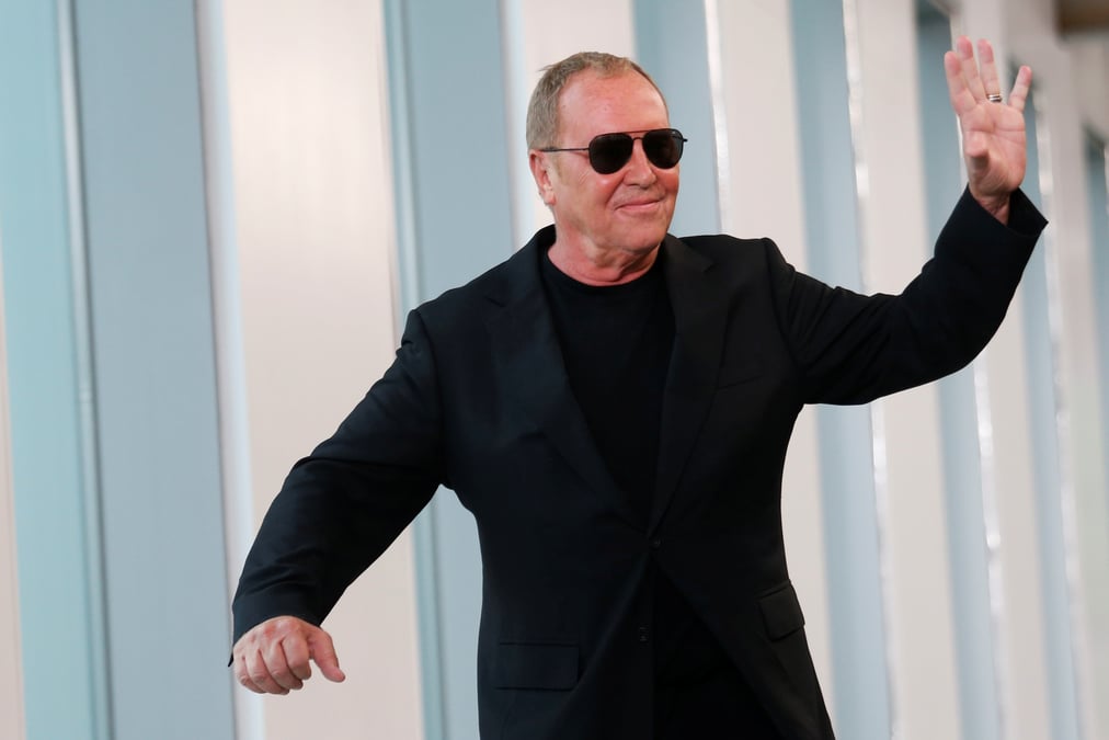 Michael kors va prendre le controle de versace