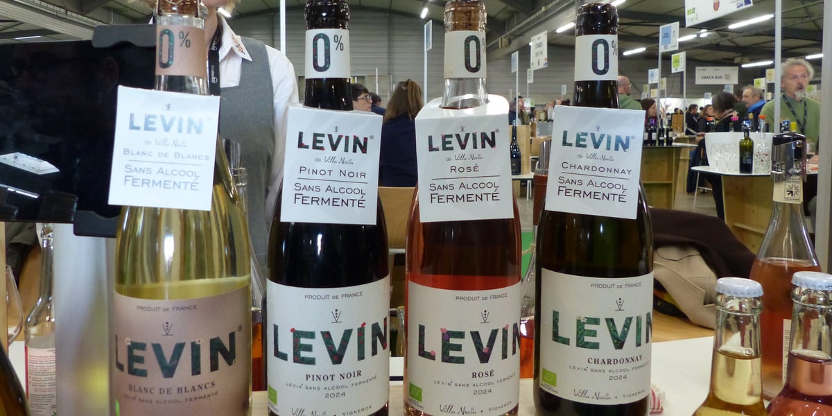 Sur le salon Millesime Bio à Montpellier, le domaine Villa Noria, près de Pézenas (Hérault), a dévoilé sa nouvelle gamme « Le Vin », une boisson à base de raisins fermentés sans alcool fruit de plus de trois ans de recherche.