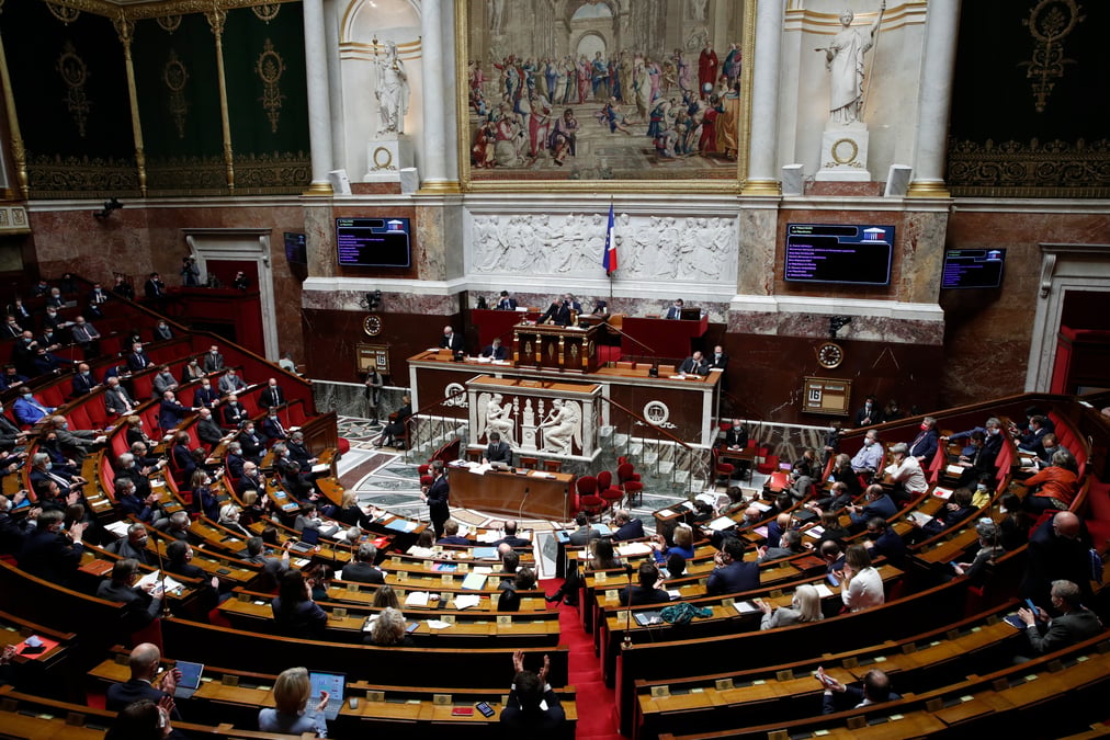 Feu vert des deputes a une reference au climat dans la constitution