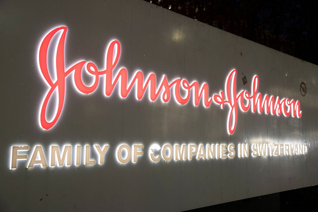 J&j abaisse sa prevision de benefice annuel en raison de la vigueur du dollar