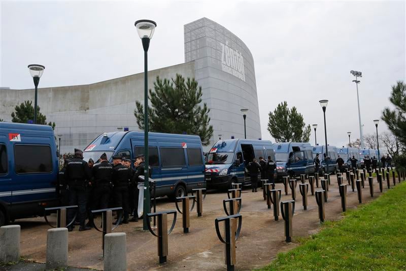 Dieudonné interdit de spectacle à Nantes, Valls ne désarme pas