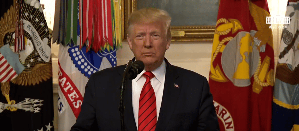 Donald Trump lors d'une conférence de presse ce dimanche à la Maison blanche.