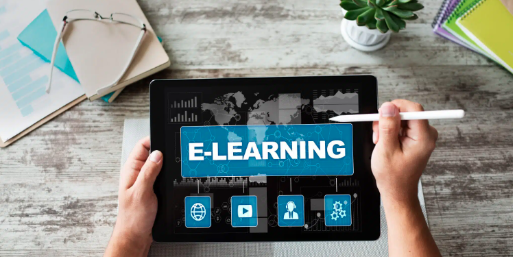 La crise sanitaire a boosté les formations en ligne, le e-learning passant de 7% en 2018 à 27% en 2023 en France.
