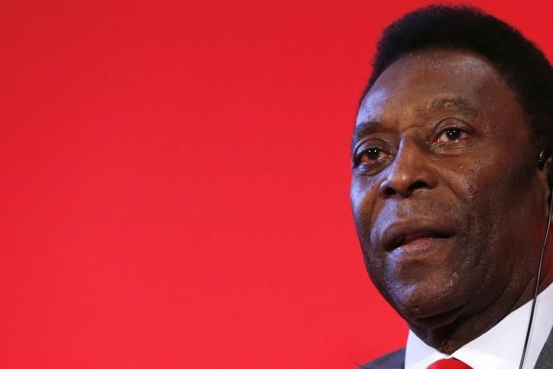 Pelé est en soins intensifs à Sao Paulo mais irait mieux