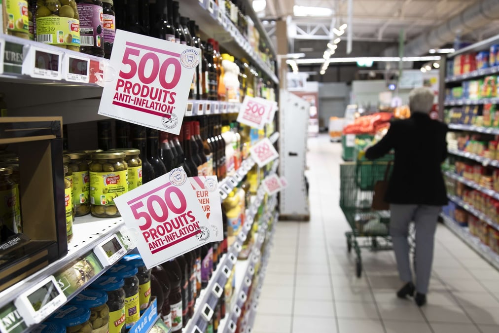 En juillet, les prix de l'alimentation ont très fortement augmenté, de 12,7%, mais moins qu'en juin (13,7%)