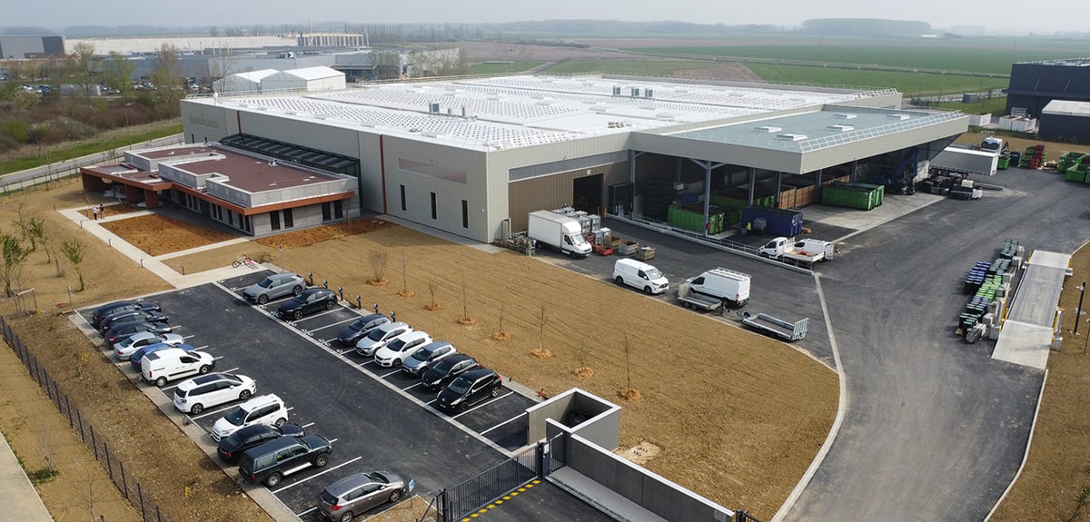 A Chalon-sur-Saône, une nouvelle usine, Aérométal, spécialisée dans le recyclage de métaux précieux, a vu le jour en ce début d’année, sur le site clé en main SaôneOr, bientôt recouverte de 3 300 m2 de panneaux photovoltaiques.