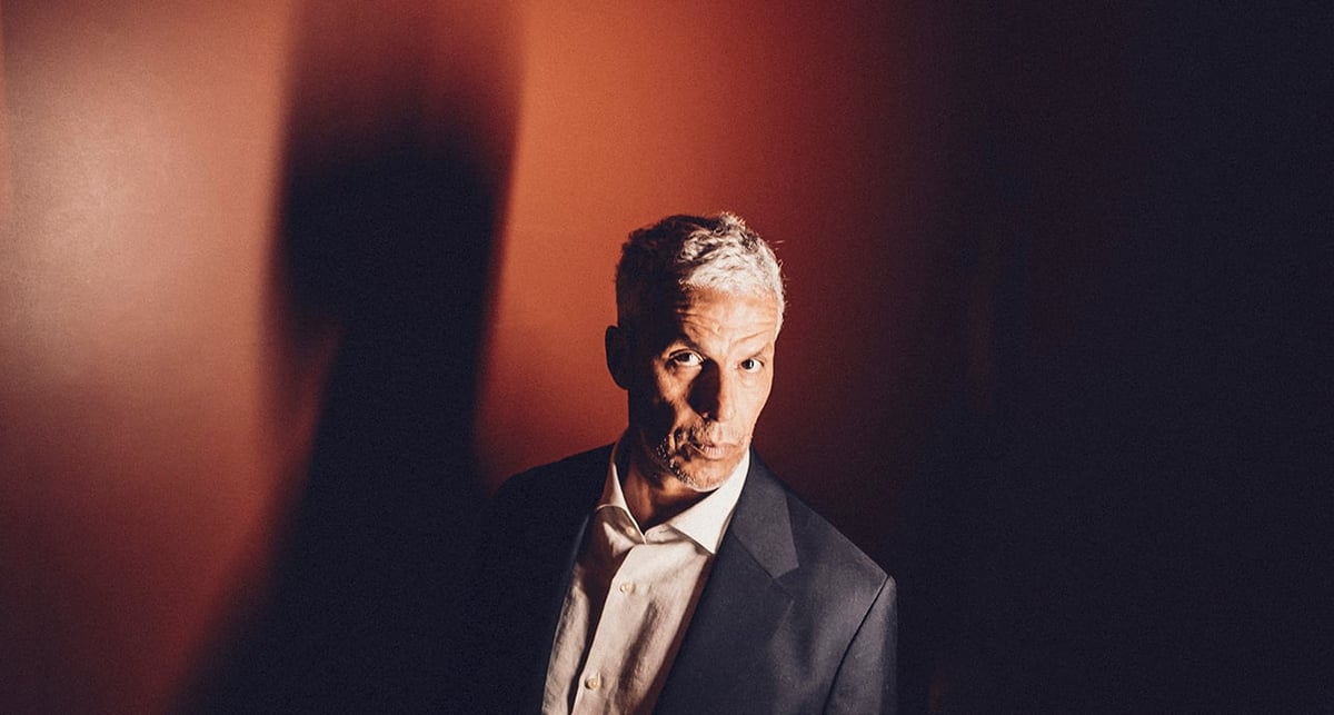 Portrait de l'acteur Sami Bouajila, avant la sortie du film « Rapaces » de Peter Dourountzis. Paris, le 23 juin 2025.