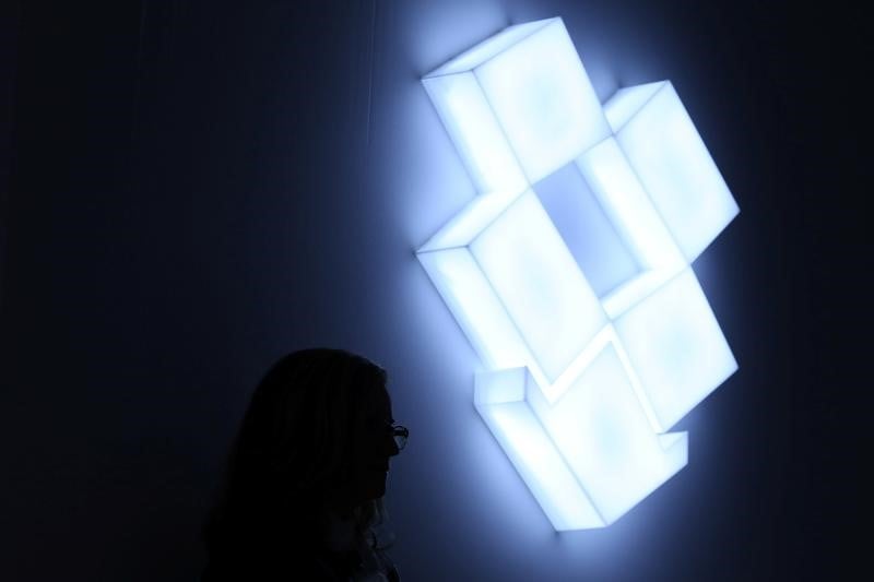 Dropbox recrute des banquiers pour une entree en bourse