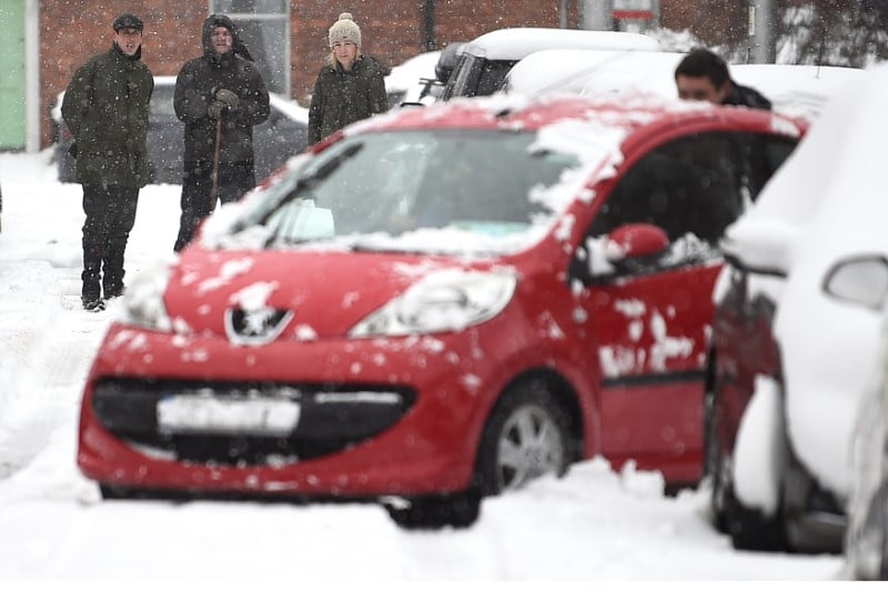 L'irlande paralysee par les tempetes de neige