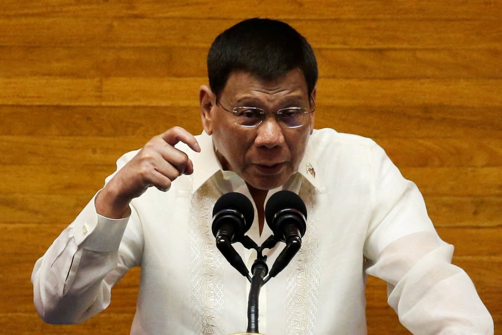 Philippines: duterte menace d'arreter les personnes non vaccinees contre le covid-19