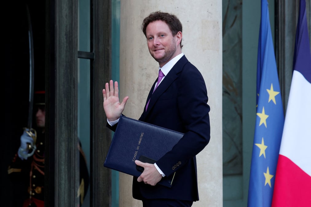 Le ministre francais des transports clement beaune arrive a la reunion hebdomadaire du cabinet