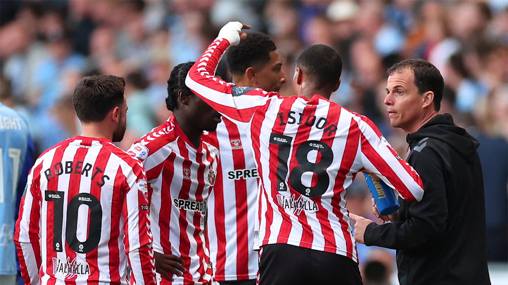 Les joueurs de Sunderland lors du match aller de la demi-finale des barrages du championnat Sky Bet entre Coventry City et l'AFC Sunderland à Coventry, en Angleterre, le 9 mai 2025.