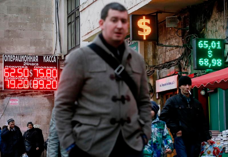 Chute du pétrole et crise du rouble fragilisent Poutine