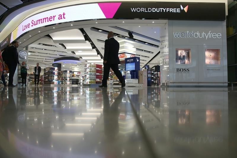 La famille benetton prete a diluer sa participation dans world duty free pour attirer un partenaire potentiel