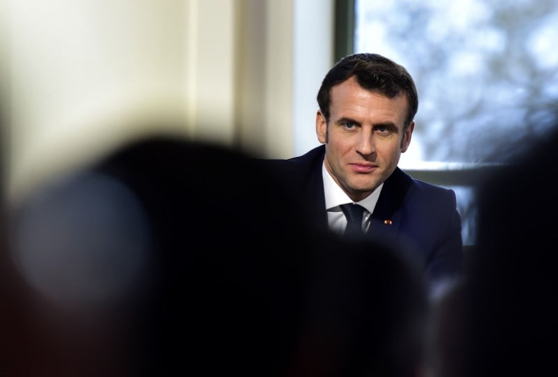 Macron veut des propositions pour "ameliorer" la deontologie des forces de l'ordre