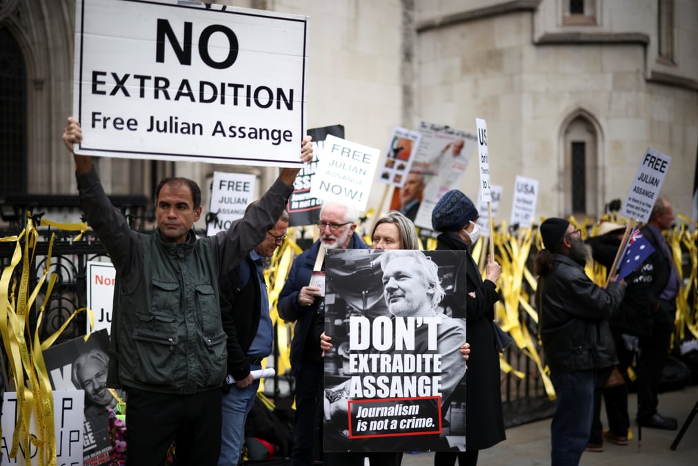 Les etats-unis defendent leur demande d'extradition d'assange