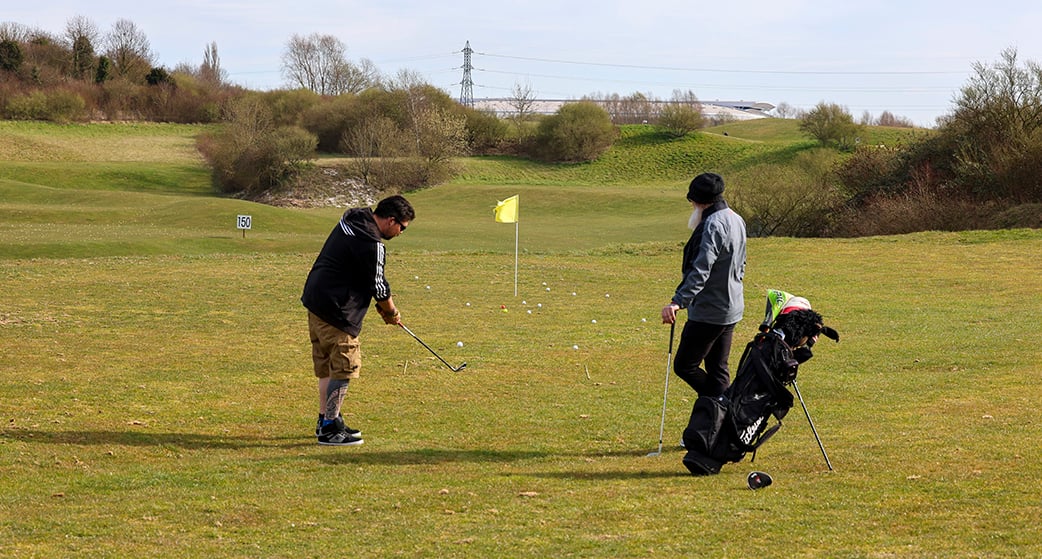 Boucher-charcutier-traiteur, garagiste ou encore pêcheurs, les nouveaux golfeurs cassent les préjugés sur la pratique.