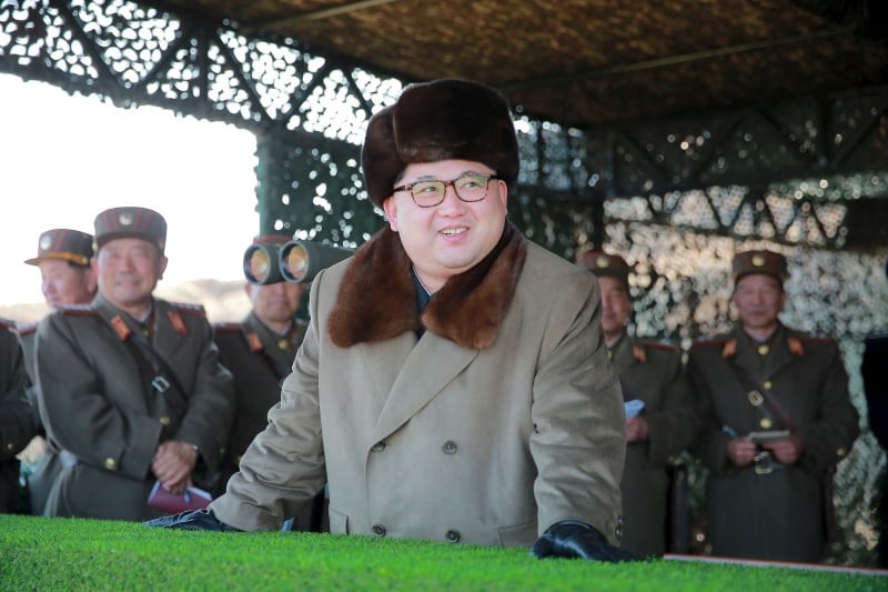 Tir experimental de cinq missiles de courte portee nord-coreens