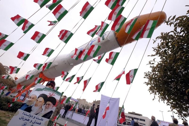 L'iran dit avoir teste avec succes un lanceur de satellites