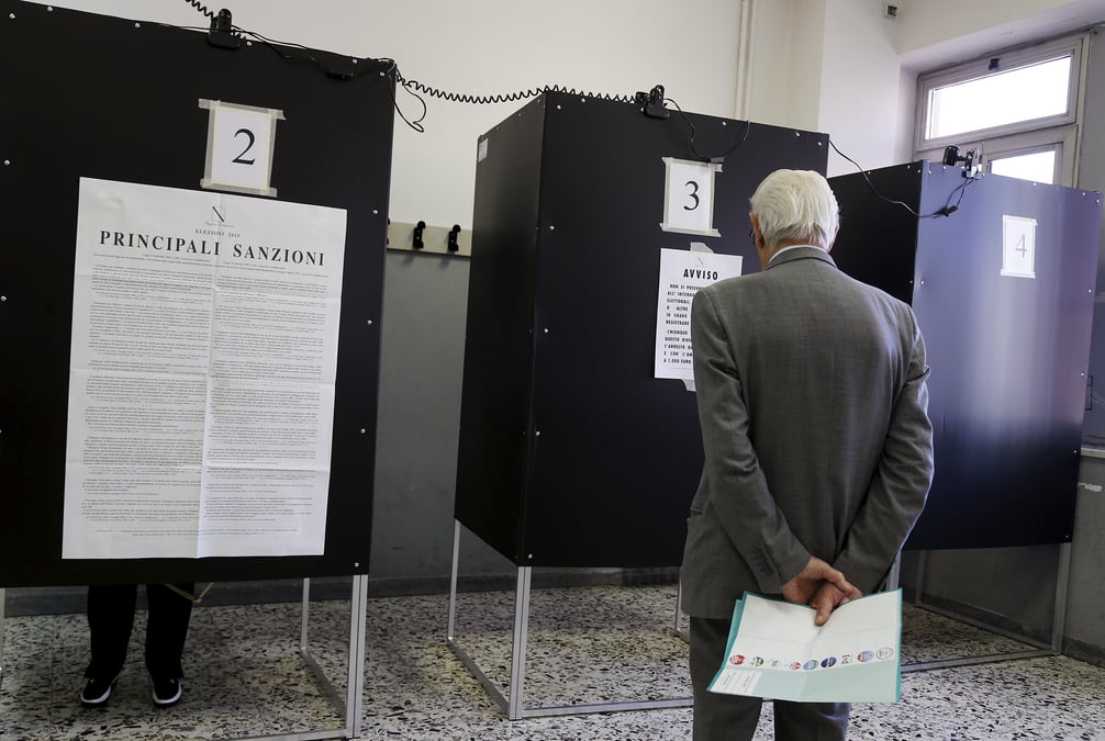 Le parti democrate de matteo renzi recule dans les urnes en italie