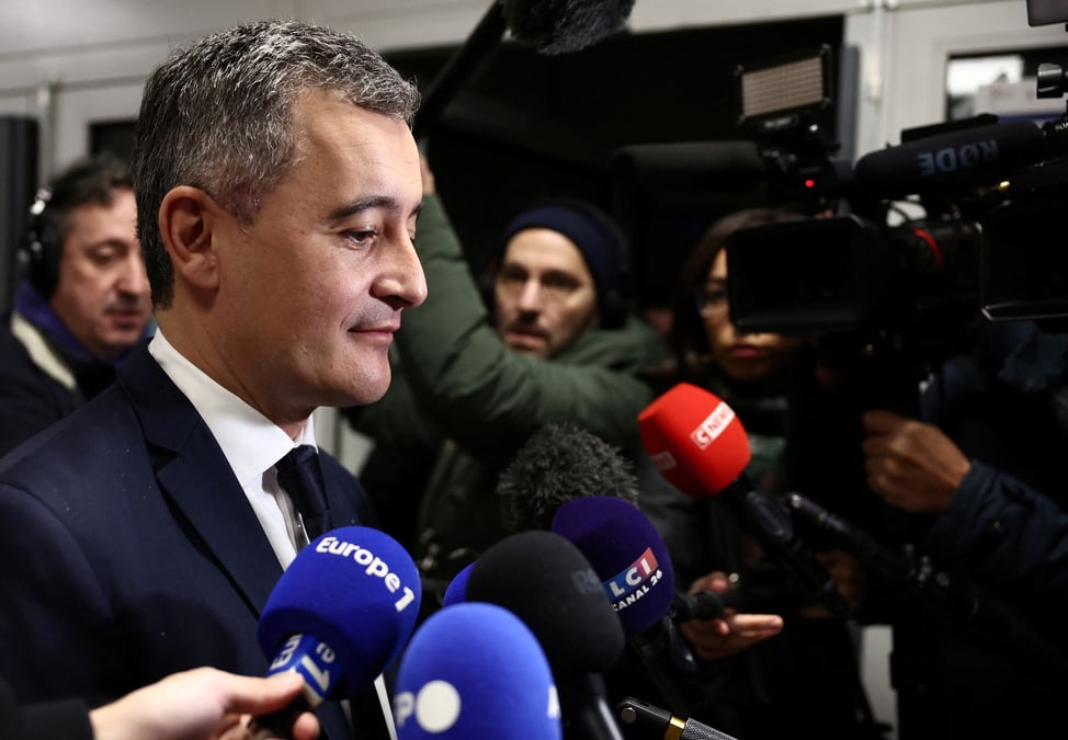 Le ministre francais de l'interieur gerald darmanin s'entretient avec des journalistes a maisons-alfort, pres de paris