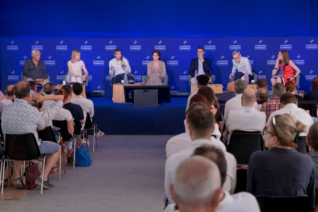 La table ronde « Endiguer la fuite de l’épargne » lors des Rencontres économiques d’Aix-en-Provence, le 5 juillet 2025.