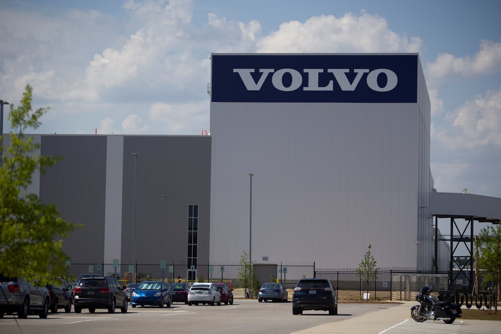 Volvo cesse d'assembler en iran a cause des sanctions americaines