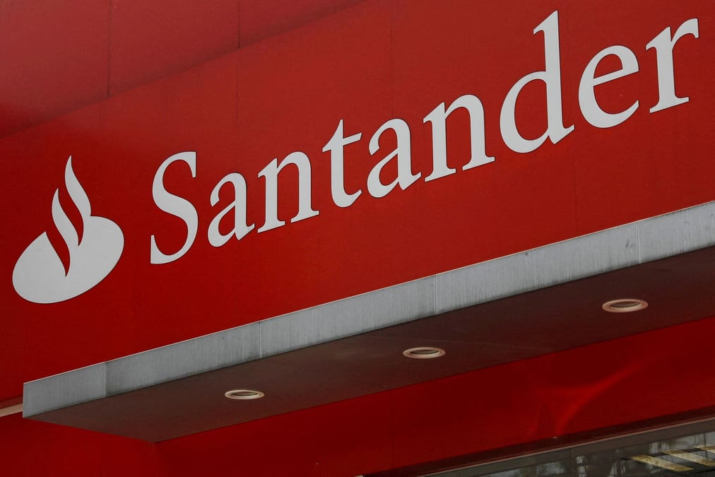 Santander: benefice multiplie par huit au t4 grace a la reduction des provisions