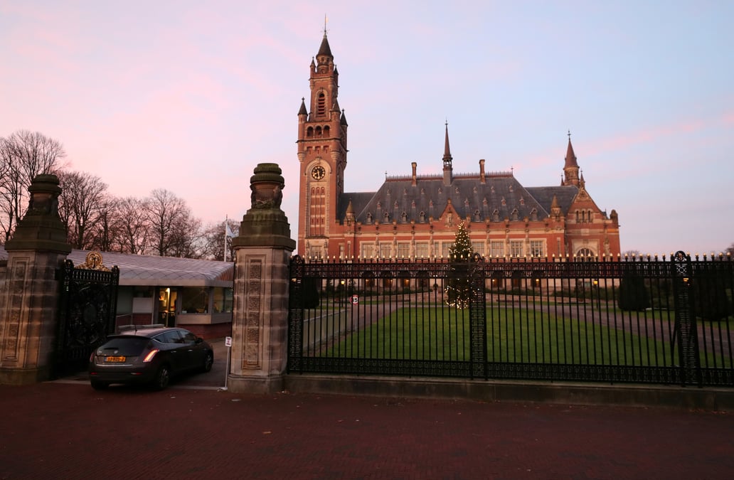 Paris salue la decision de la cij sur l'ukraine