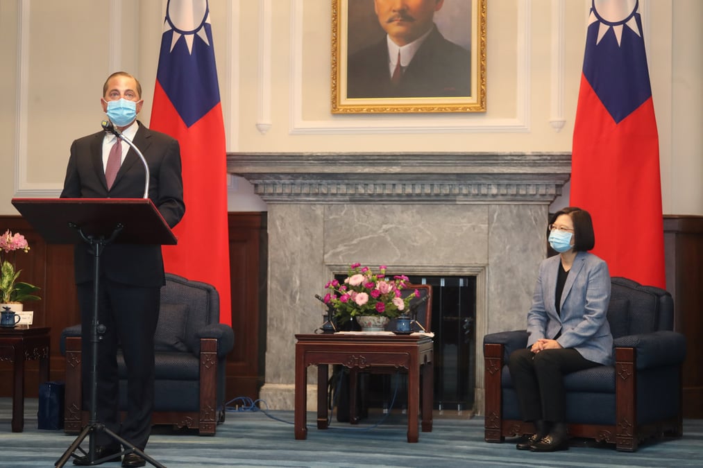 Un representant us offre soutien a taiwan lors d'une visite historique