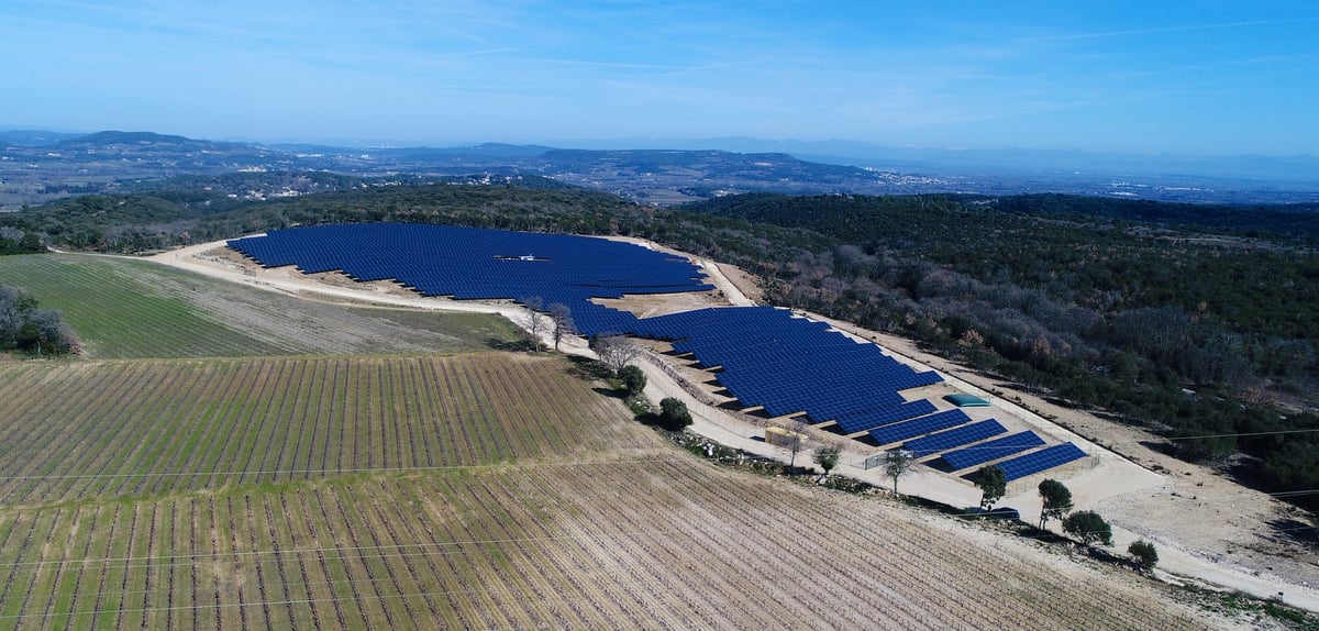 Des centrales photovoltaïques pourraient sortir de terre le long de l'autoroute A69 entre Toulouse et Castres.