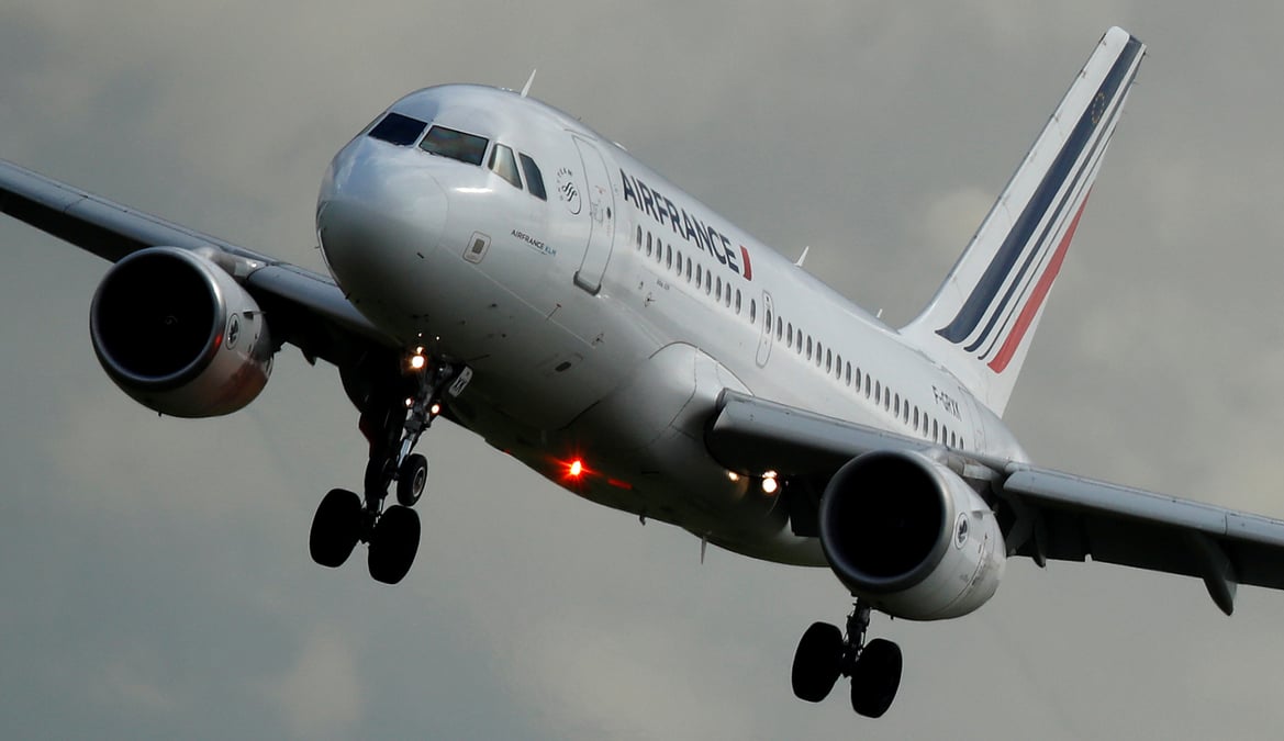 Air france: la cfdt denonce une "prise en otage" par les pilotes