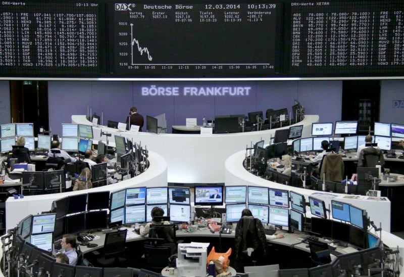 Les Bourses européennes creusent leurs pertes à la mi-séance