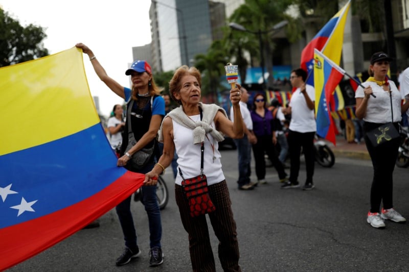 Le gouvernement venezuelien depeche des troupes dans l'ouest