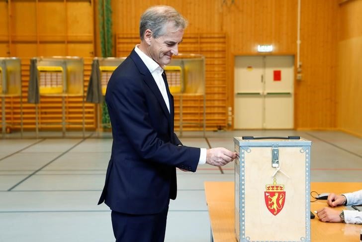 Norvege: duel entre conservateurs et travaillistes aux legislatives