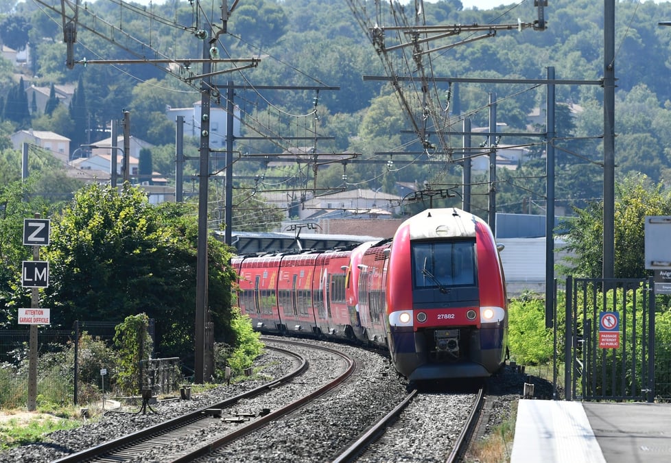 Le 29 août 2022, les circulations de voyageurs reprennent sur la ligne SNCF de la rive droite du Rhône, reliant Pont-Saint-Esprit, Avignon et Nîmes, avec une desserte à Bagnols-sur-Cèze.