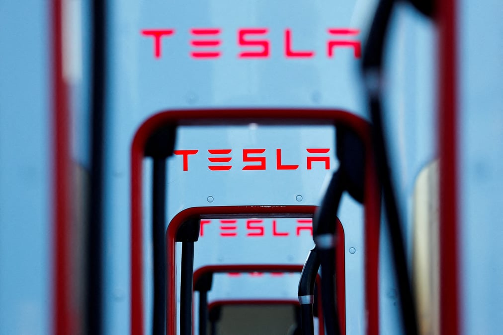 Photo d'archives de superchargeurs tesla a mojave, en californie