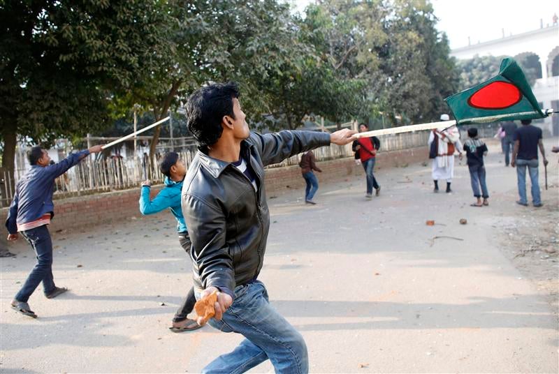 Heurts lors de manifestations contre les élections au Bangladesh