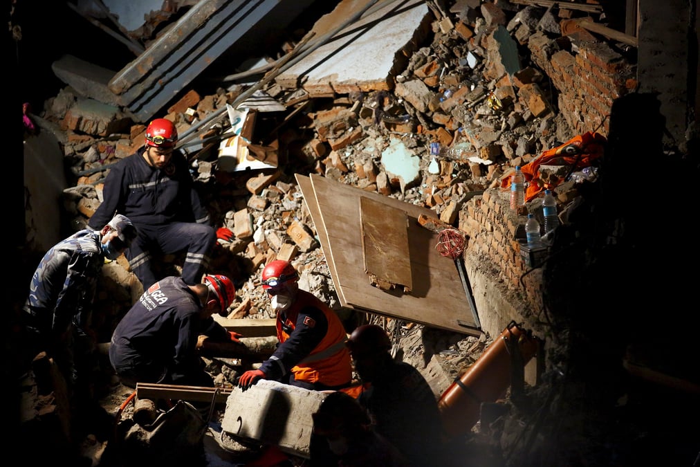 Plus de 3.700 morts dans le seisme au nepal
