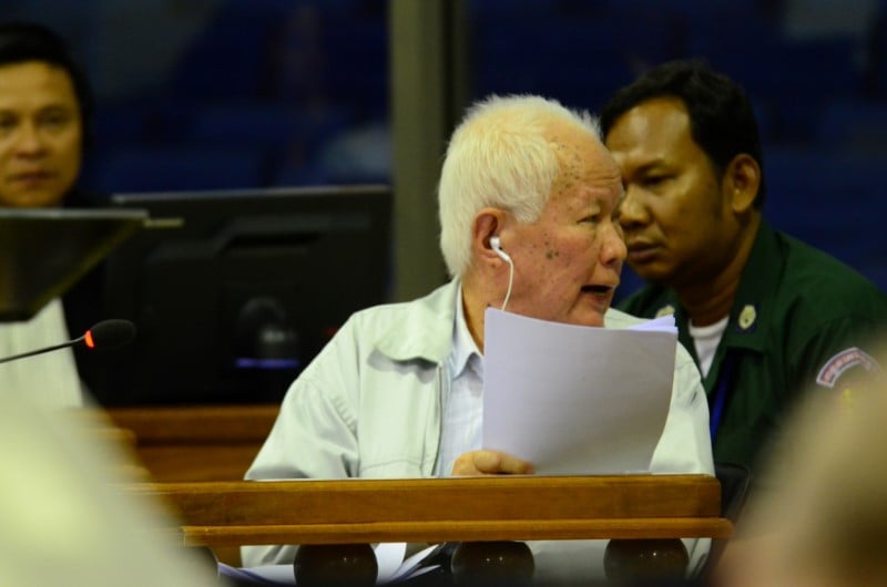 L'ancien president khmer rouge nie tout genocide au cambodge