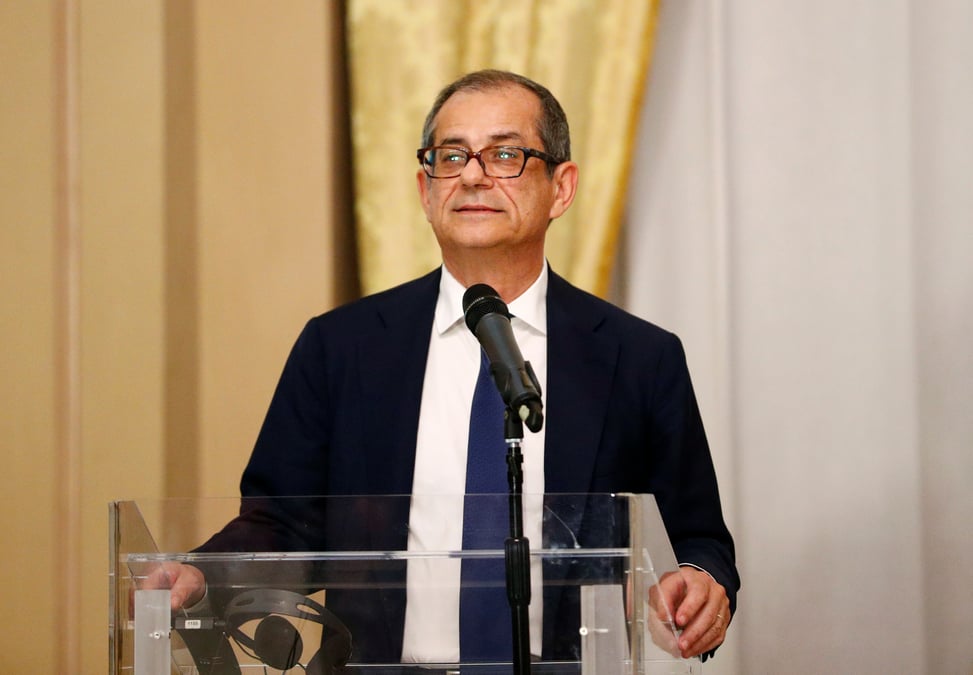 Le tresor italien s'en tient a son budget et promet la vigilance
