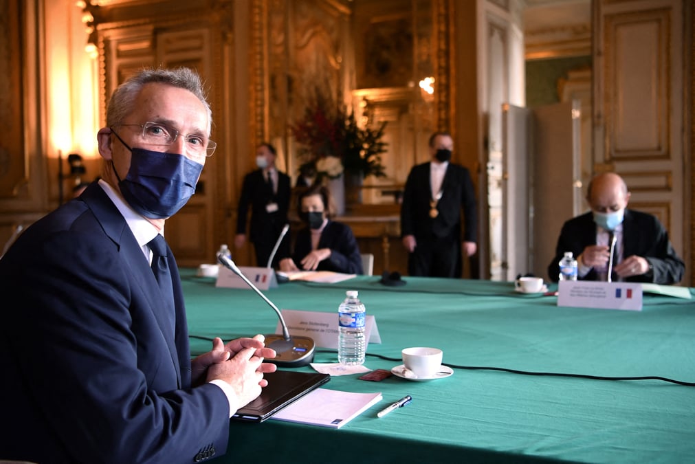 La france et l'otan mettent en garde la russie sur l'ukraine