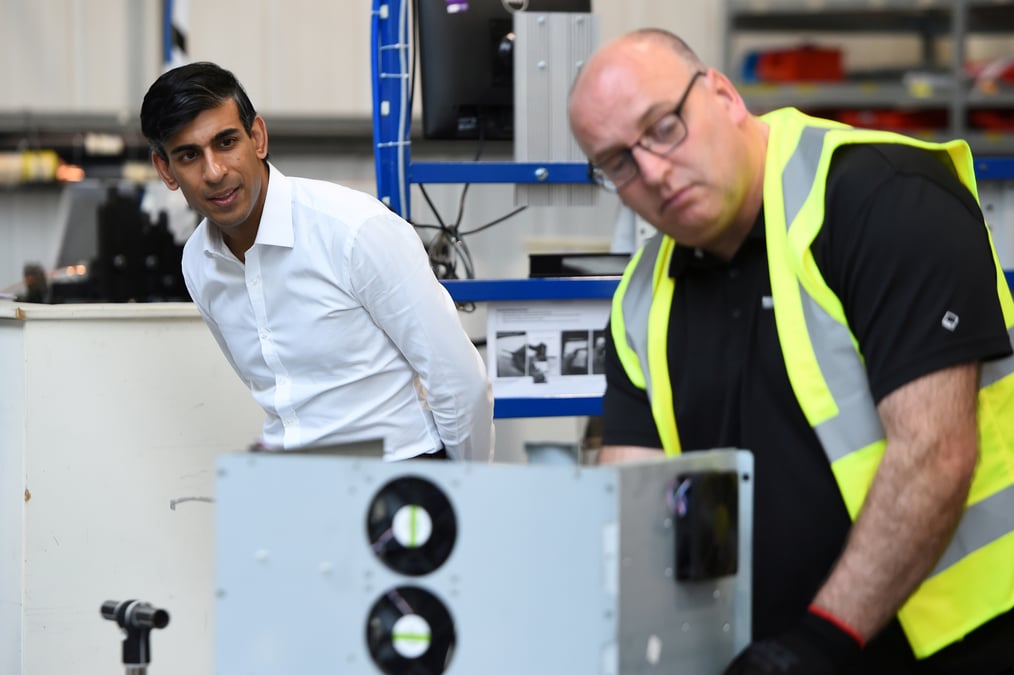 Gb: croissance poussive en aout, londres pret a de nouvelles aides a l'emploi