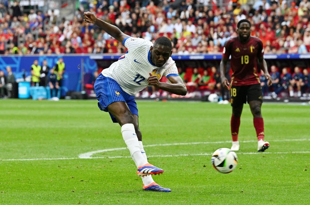 Le francais randal kolo muani marque le premier but lors des huitiemes de finale contre la belgique