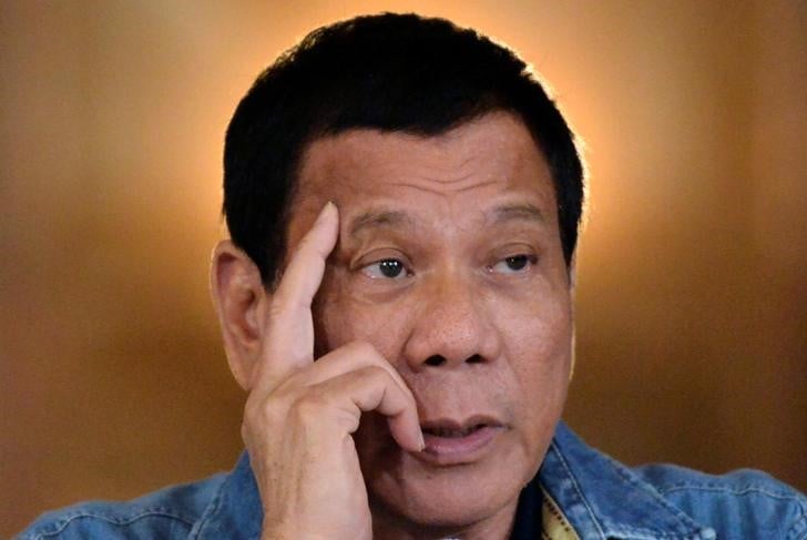 Duterte, pret a "tuer plus" de dealers, en appelle a l'armee