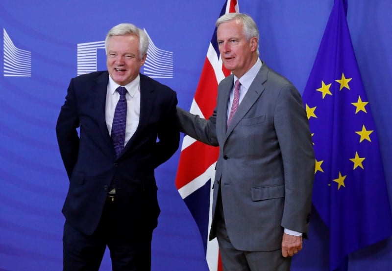 Davis et barnier entament les negociations sur le brexit
