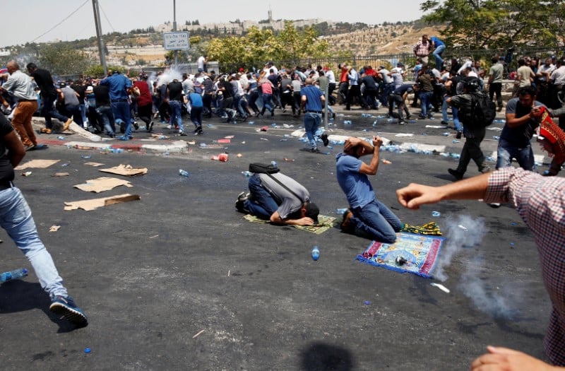 Fouille au domicile du palestinien qui a tue trois israeliens