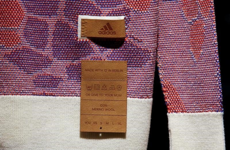 Adidas releve ses previsions apres un benefice en hausse au 2e trimestre