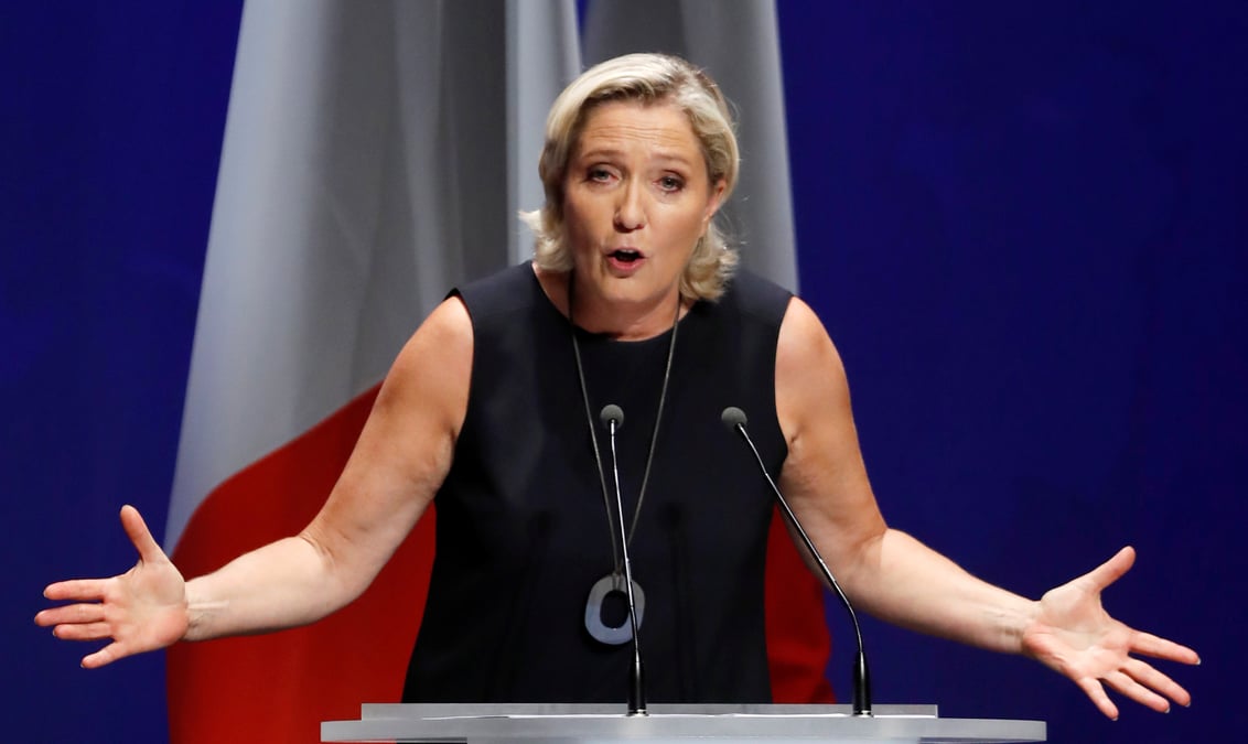Marine le pen mise sur un succes europeen pour reprendre la main